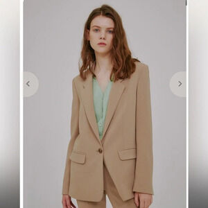 FRONTROW DRAMA COLLECTION BEIGE SINGLE BUTTON BLAZER